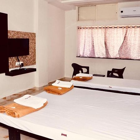Kurandvad Hotel Mangalam מראה חיצוני תמונה