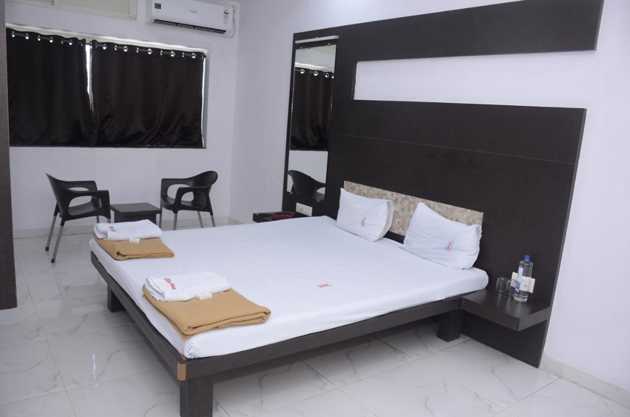 Kurandvad Hotel Mangalam מראה חיצוני תמונה