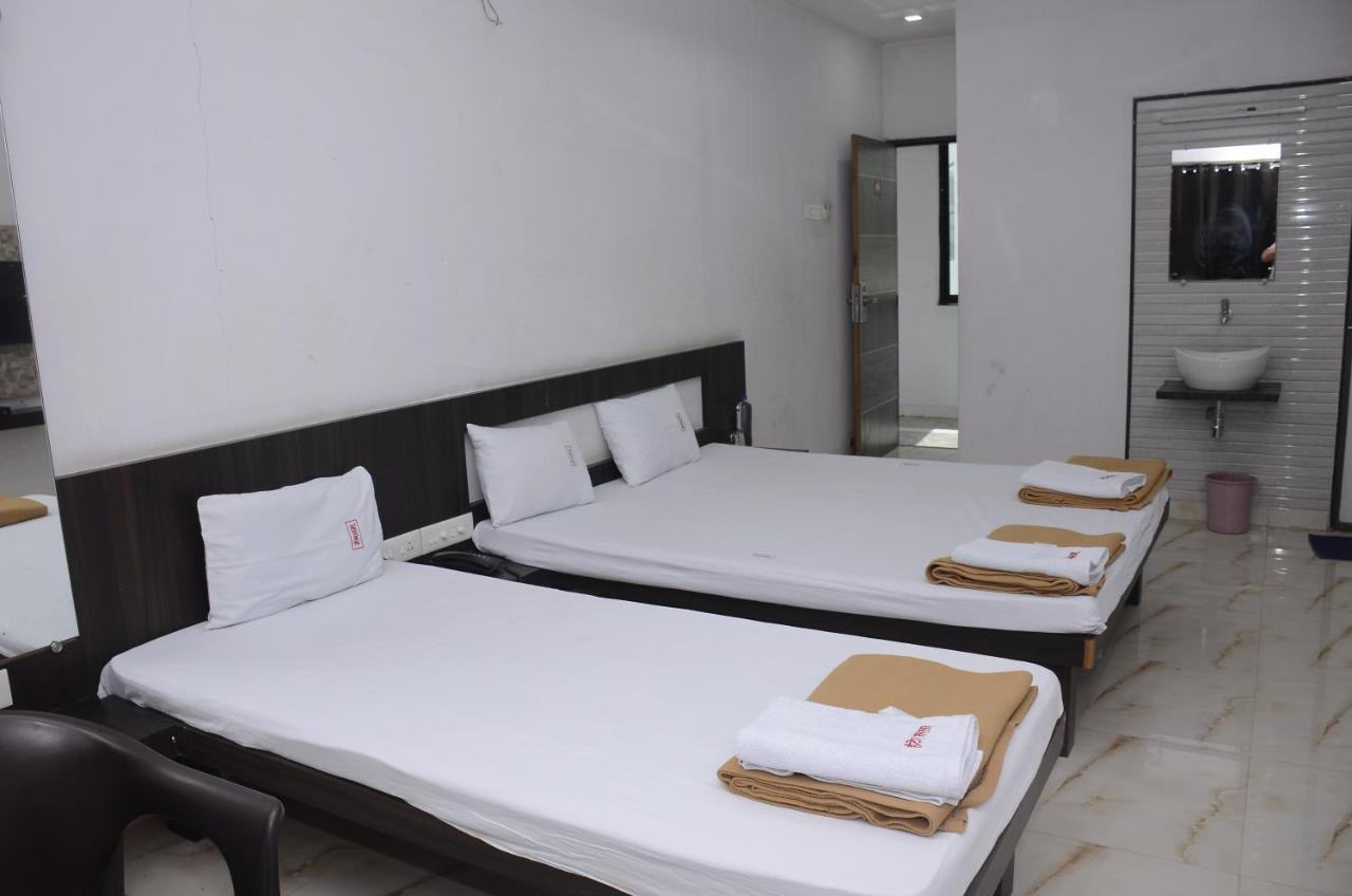 Kurandvad Hotel Mangalam מראה חיצוני תמונה