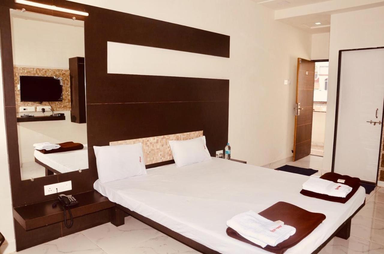 Kurandvad Hotel Mangalam מראה חיצוני תמונה