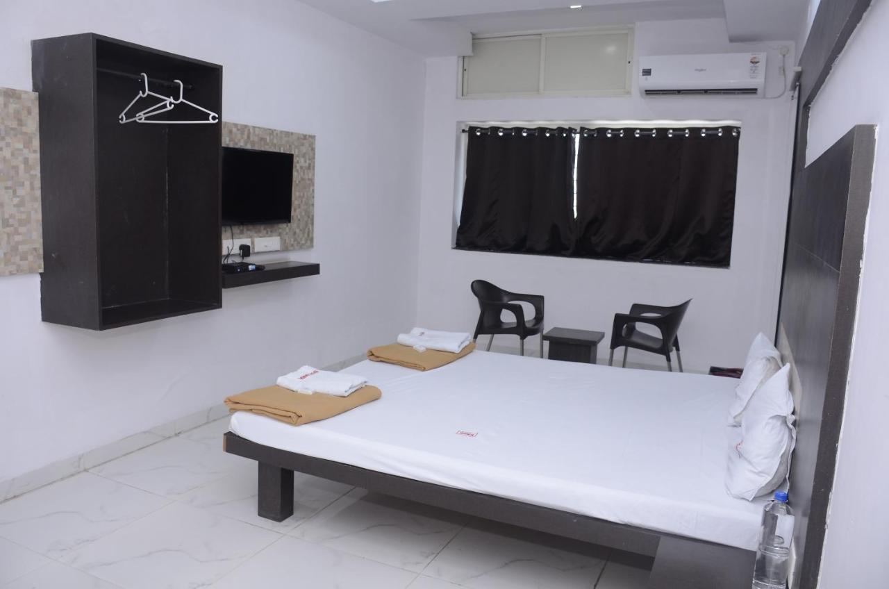Kurandvad Hotel Mangalam מראה חיצוני תמונה