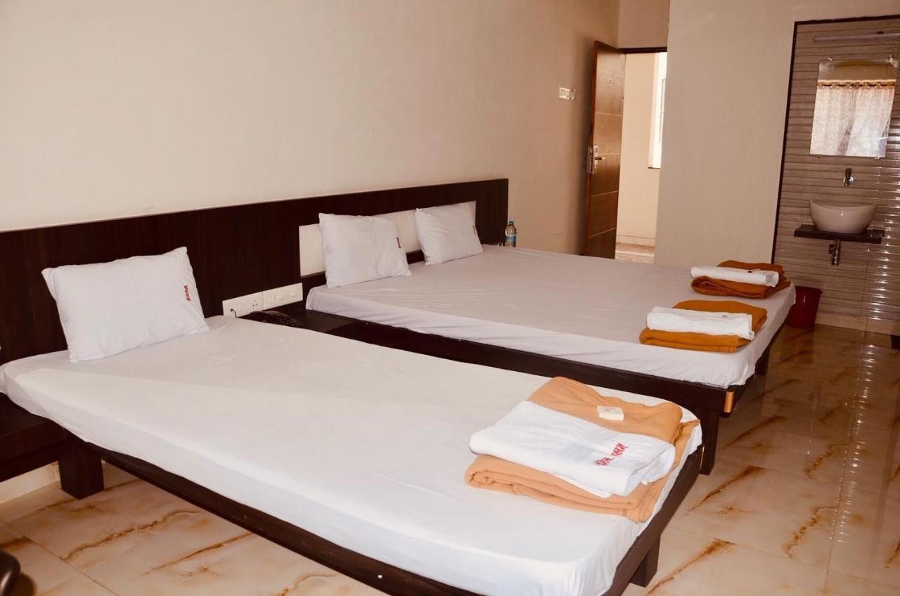 Kurandvad Hotel Mangalam מראה חיצוני תמונה