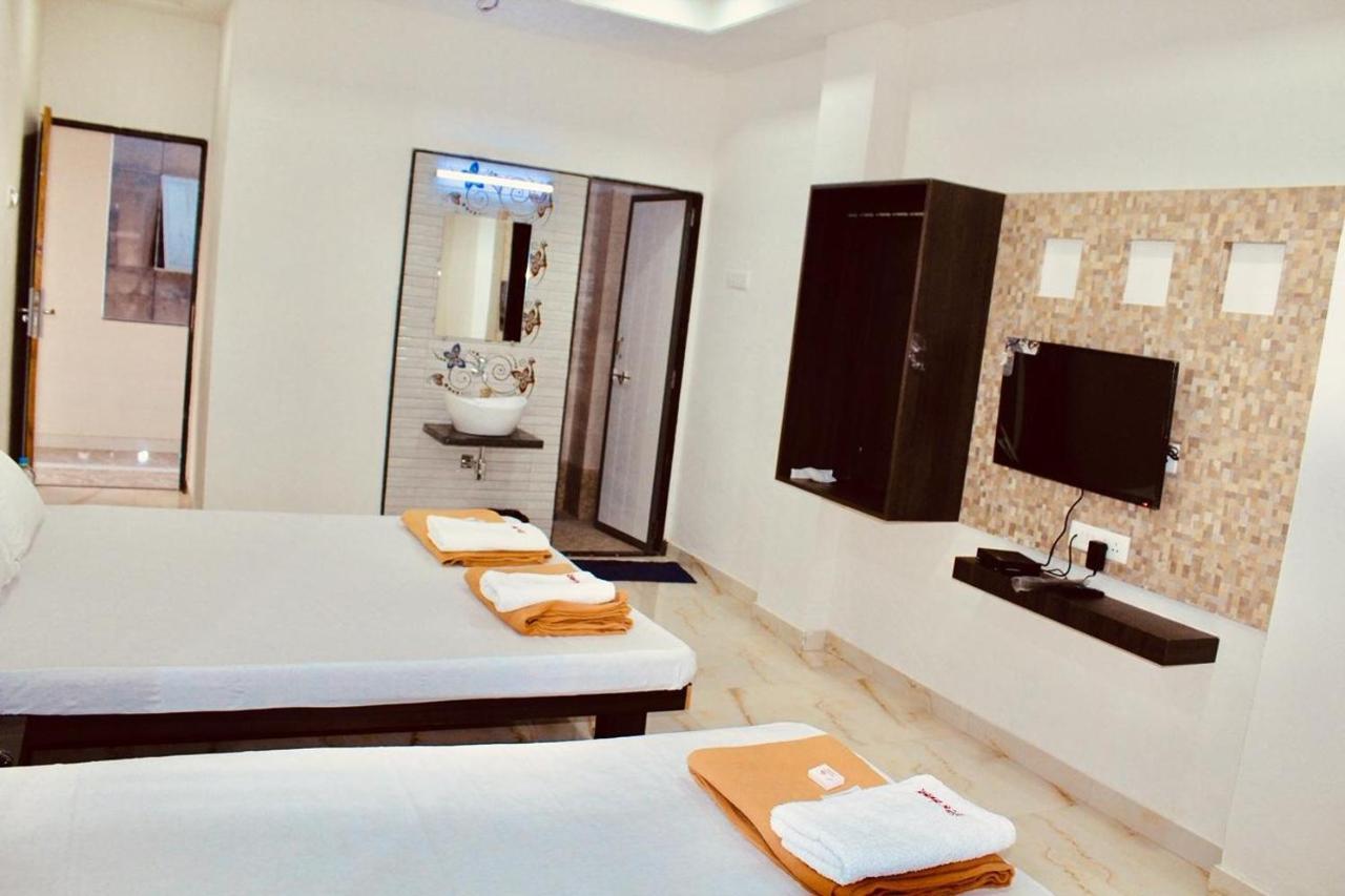 Kurandvad Hotel Mangalam מראה חיצוני תמונה