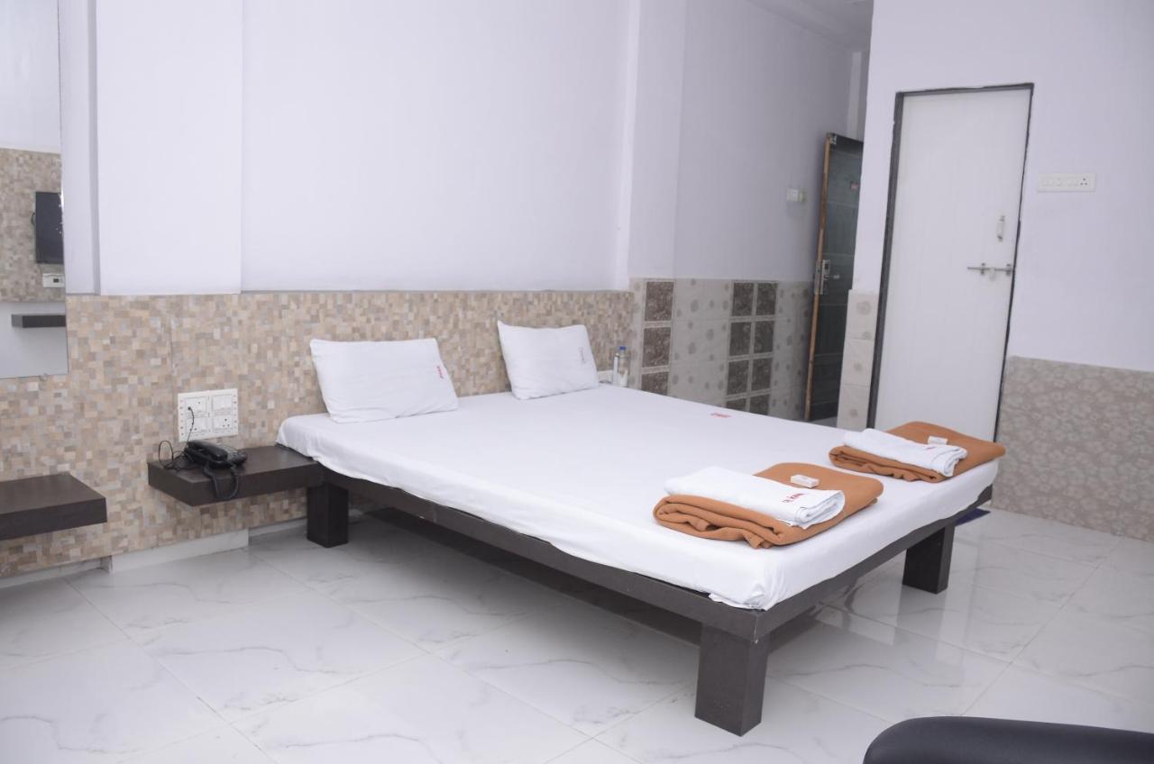 Kurandvad Hotel Mangalam מראה חיצוני תמונה