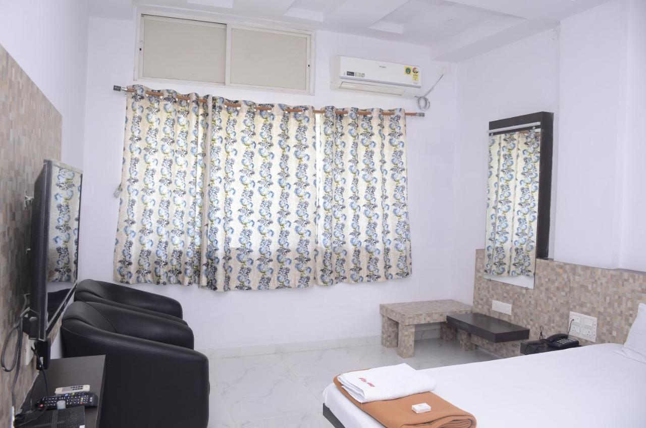 Kurandvad Hotel Mangalam מראה חיצוני תמונה