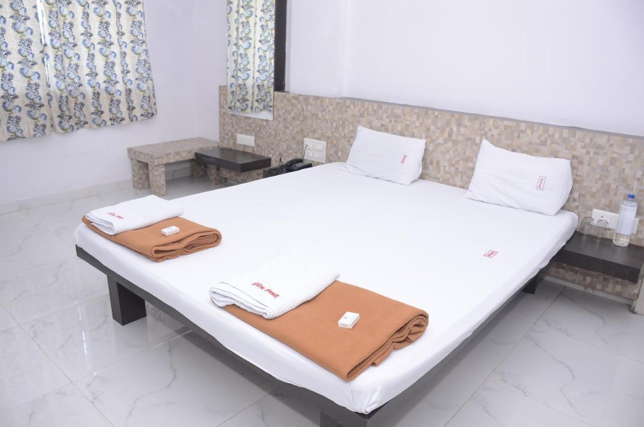 Kurandvad Hotel Mangalam מראה חיצוני תמונה