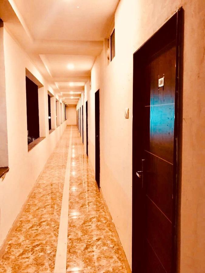 Kurandvad Hotel Mangalam מראה חיצוני תמונה
