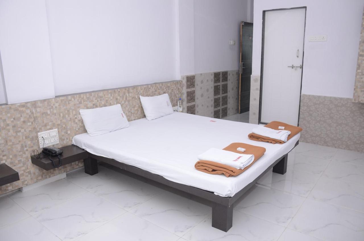 Kurandvad Hotel Mangalam מראה חיצוני תמונה