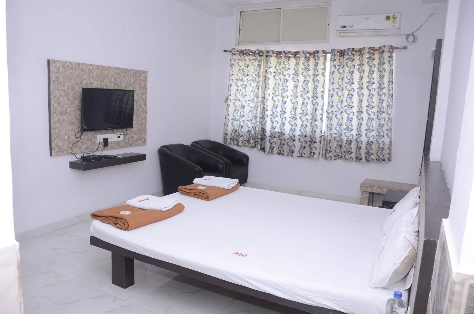 Kurandvad Hotel Mangalam מראה חיצוני תמונה